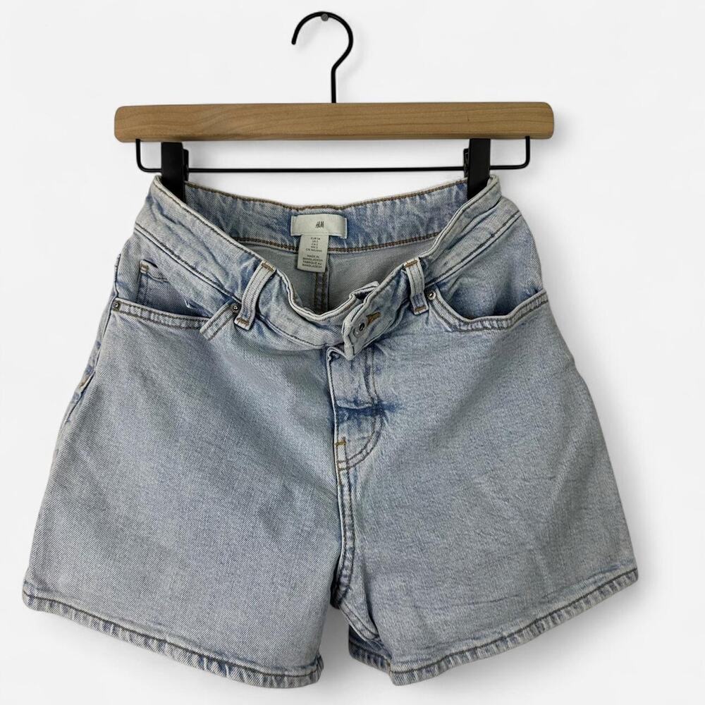 H&M light wash high-rise denim shorts